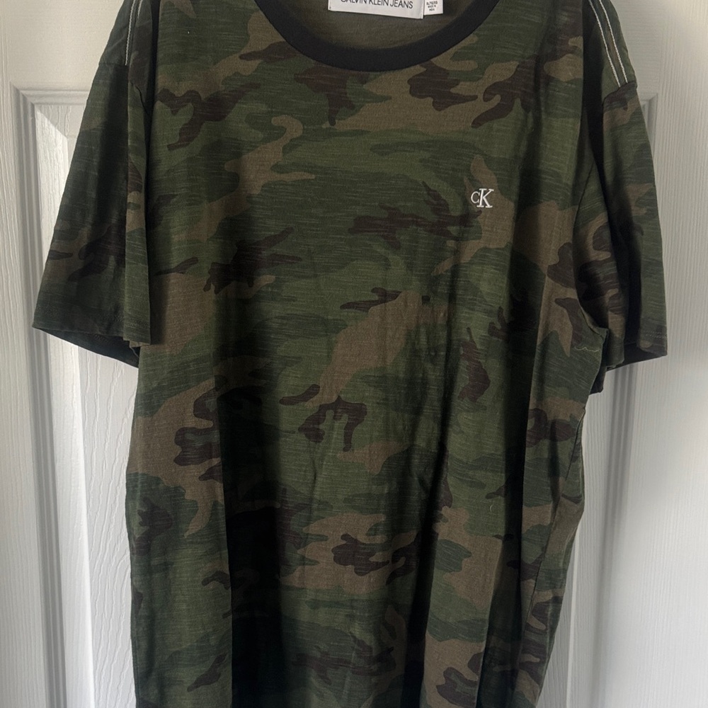 Calvin Klein Men's Camouflage Tee - Green and Brown